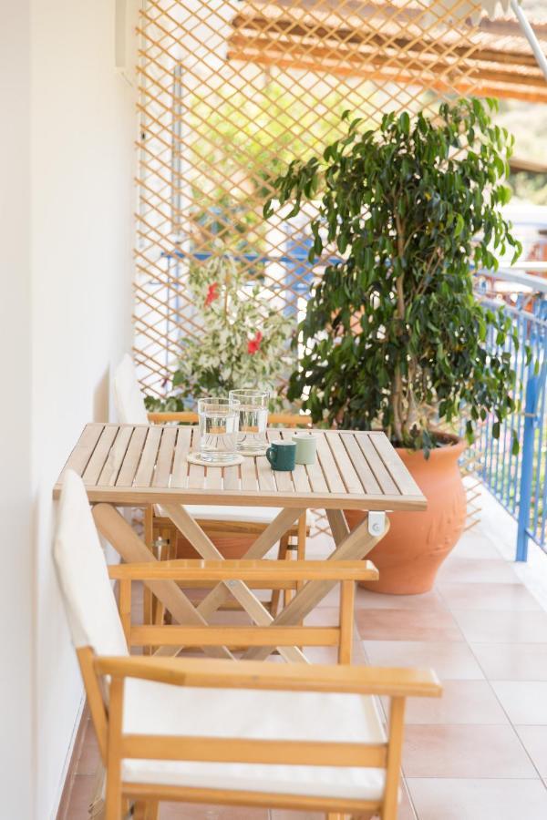 Azalea - Modern Studio With Sea View Galatas  Exterior photo
