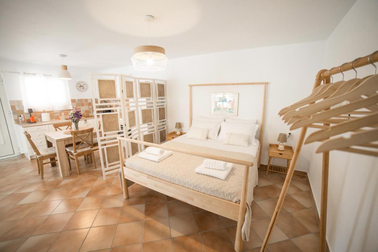 Azalea - Modern Studio With Sea View Galatas  Exterior photo